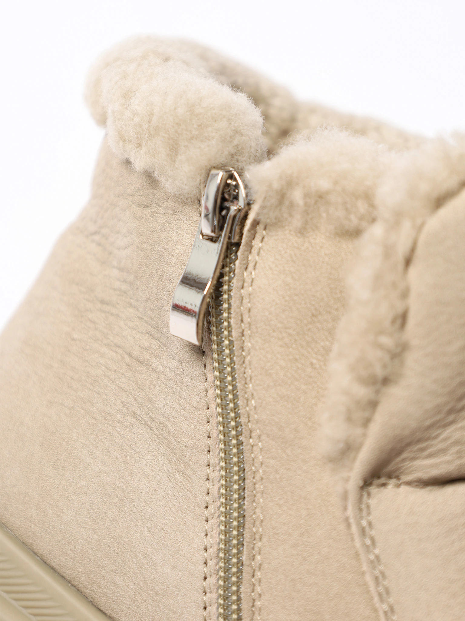 Ботинки цвета хаки на рельефной подошве